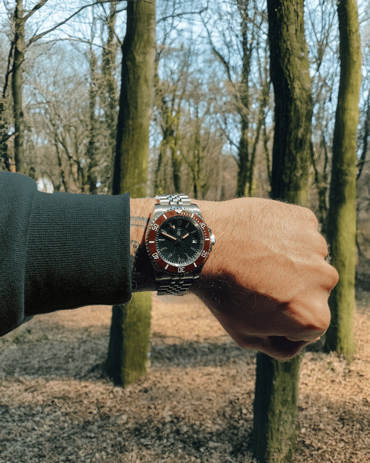Mr. Eatwell Tree-Dweller — Woodgrain Explorer